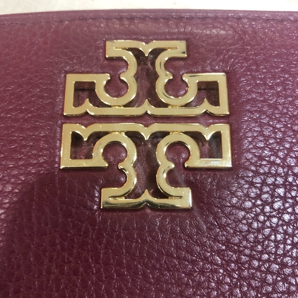 Tory Burch Britten Continental Wallet - Picture 4 of 8